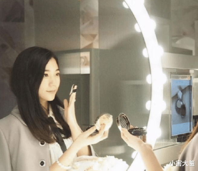 沙雕|\英皇千金\杨永晴：陈冠希唯一承认的女友，因飞机合照与他分手