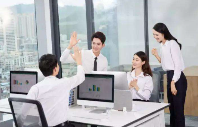 退休|人到50岁，在职场上最好不要有这4种行为，否则会很丢人