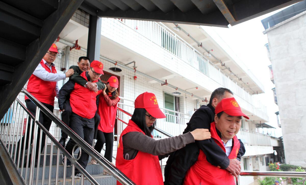 选调生|选调生招聘来了,党员、应届生有资格报名,上岸后五险一金有编!