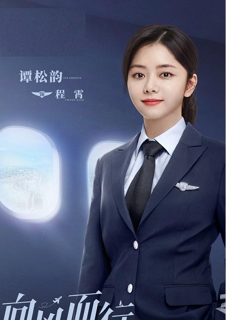 杨紫|谭松韵：周末外出放轻松，赶在寒冬来临之前裹着厚围巾外出晒太阳