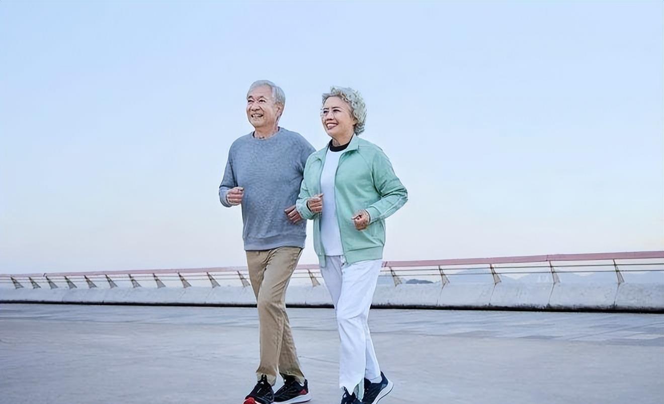 男保姆自述:伺候女雇主6年,不仅每月7000,临走还得15万感谢费