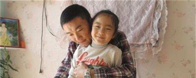 2012年,28岁黑龙江小伙徒手接110斤坠楼少年,如今他怎样了