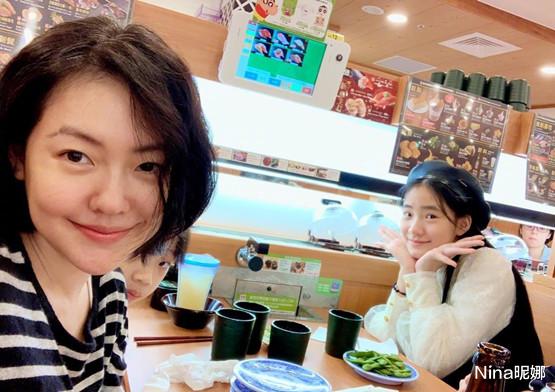 相声演员|小S真是戏精!迎新姐夫回家比大S还兴奋,扮光头模仿具俊晔跳舞