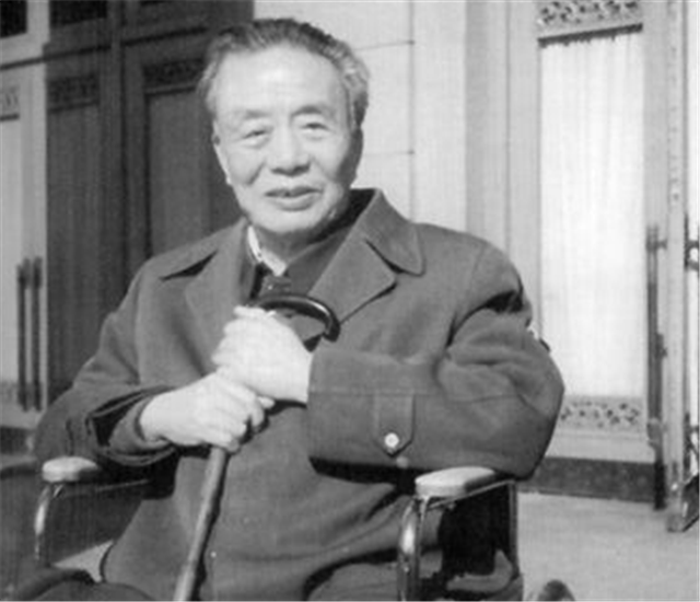 18岁嫁29岁才子,共渡难关16年,和平之时她含泪把丈夫告上法庭