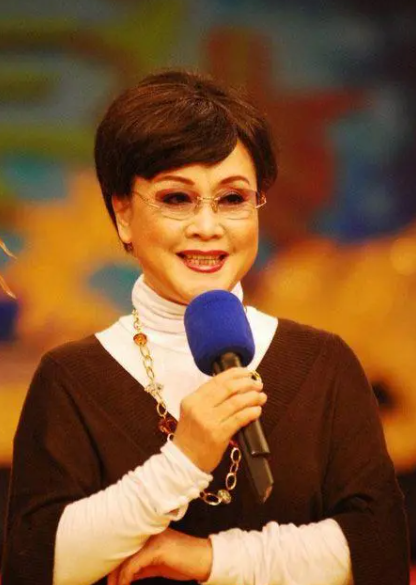 春晚|春晚常青树,唱过“禁曲”,李谷一与她的三十多年春晚之路