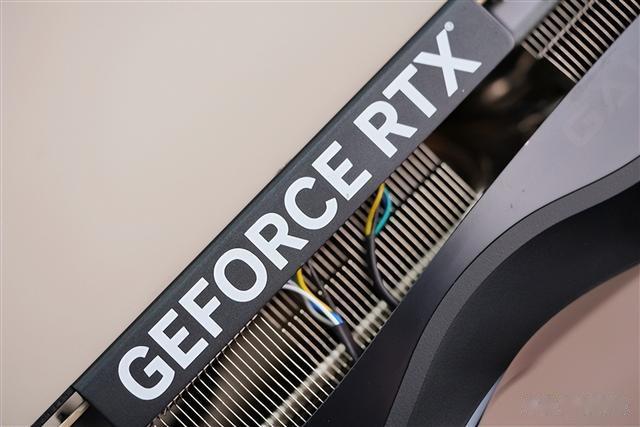 RTX 4080|律动炫光太酷了！耕升RTX 4080炫光SOC图赏