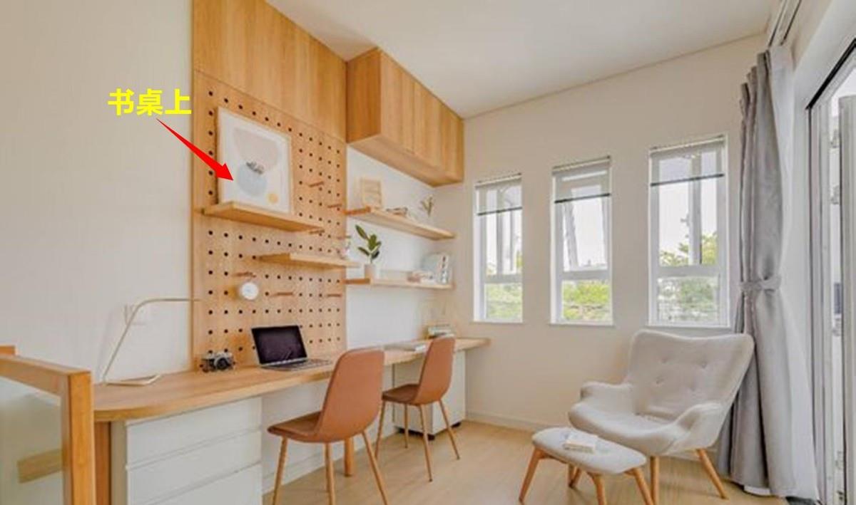 床头用洞洞板做背景墙,貌似也不错!不光好看,还能当衣柜用