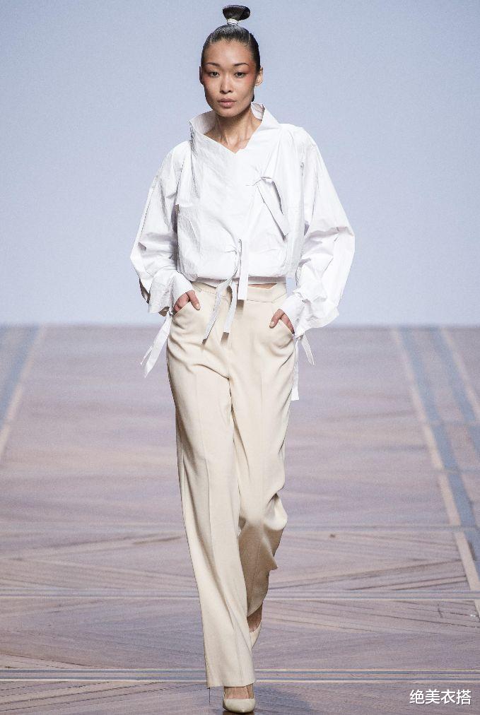 比米色优雅，比棕色显白，今夏的“裸肤色”凭什么火了？