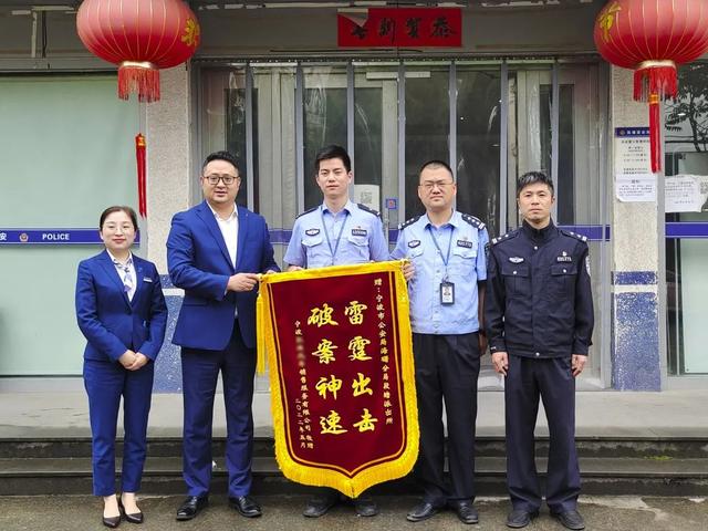 刑满释放,浙江男子刚出监狱大门就又被抓!网友爆赞…