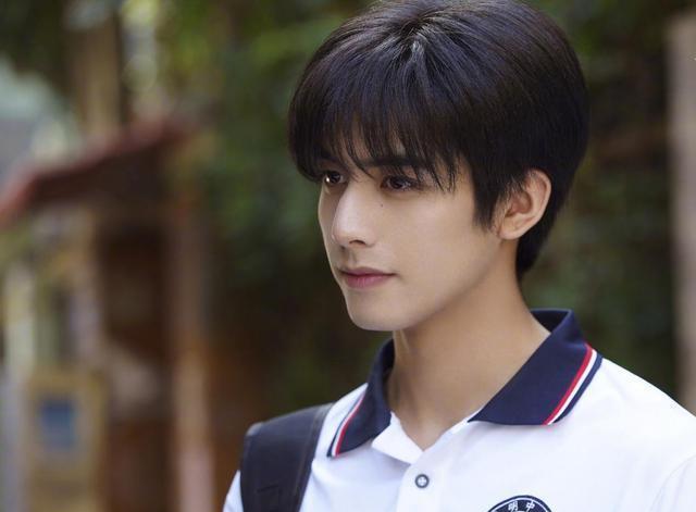 宋威龙|于正被自己亲手捧红的宋威龙告了，网友：原来颜值是他最大的底气