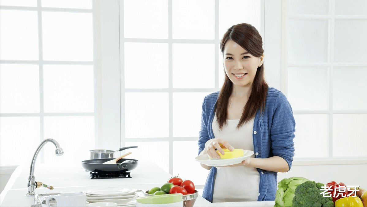 职业教育|46岁女人倾诉:当住家保姆工资7500元,工作很轻松,我却很为难