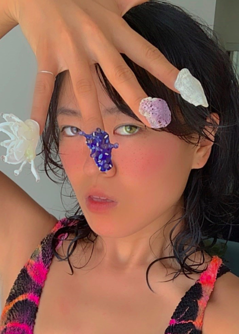 美甲 金卡戴珊御用美甲师用死蜜蜂做美甲?，如今的美甲艺术有多狂野？.