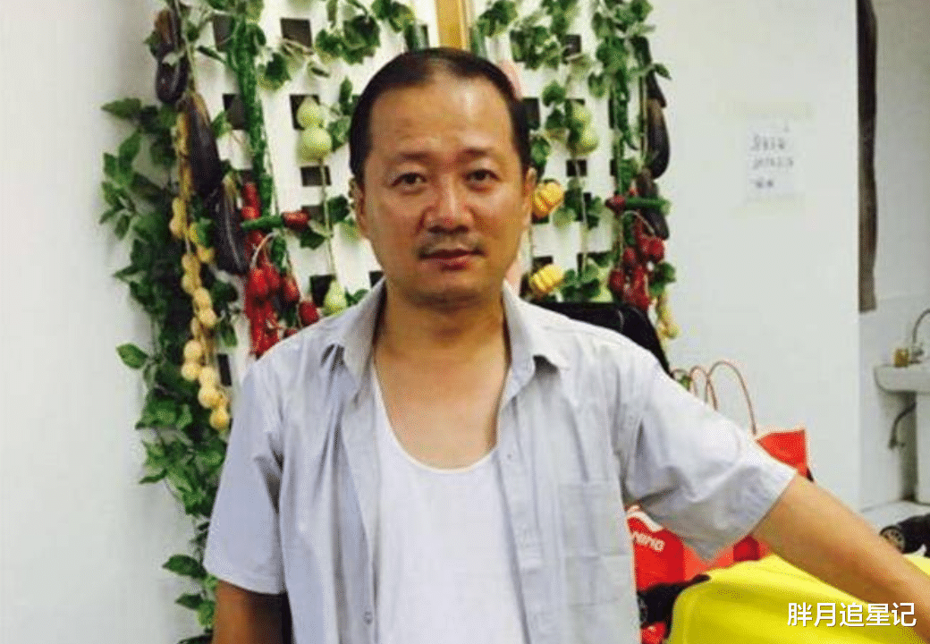 唐鉴军|演员唐鉴军：走红后拒绝抛弃不孕妻子，今一家四口其乐融融