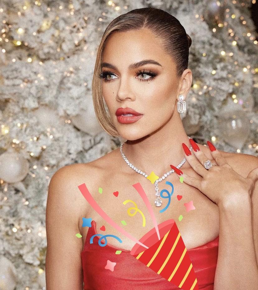 金·卡戴珊|展示母爱!卡戴珊和女儿一起跨年,假期心情愉悦,笑起来真美