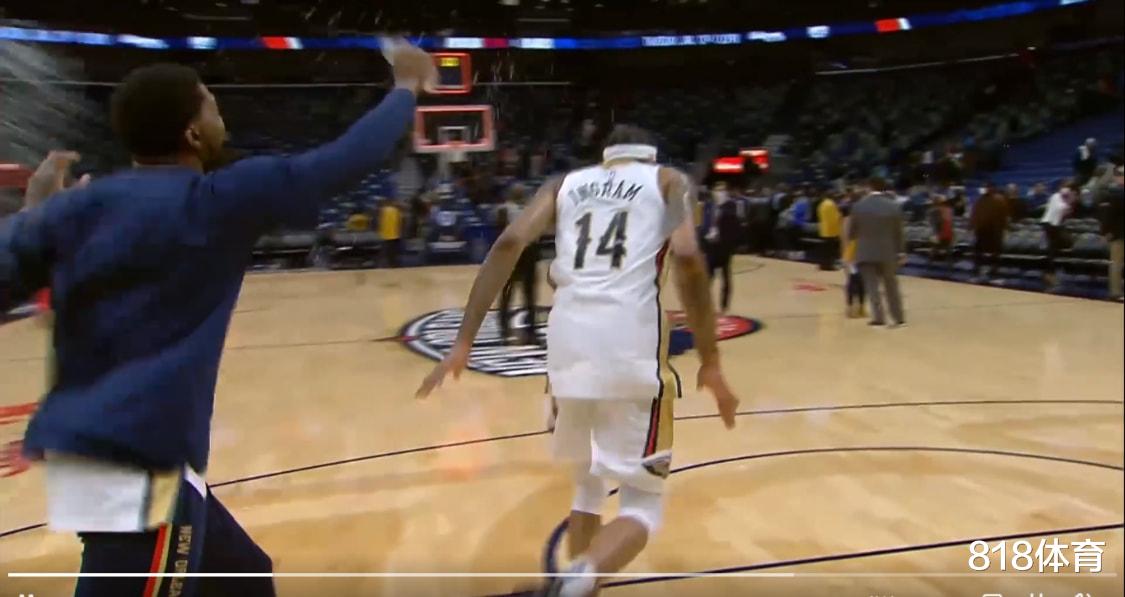 徐長鎖|開心! 英格拉姆0.3秒超遠(yuǎn)三分絕殺, 賽后采訪被隊(duì)友澆涼水落荒而逃