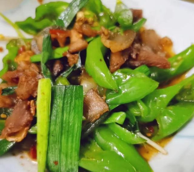 四川一女子回娘家,晒出亲哥哥做的饭菜,网友羡慕了:缺嫂子吗?
