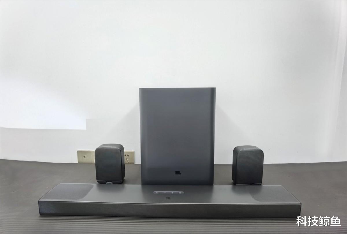 家庭影院|用万元打造了一个家庭影院，JBL BAR9.1回音壁体验：开机那刻，值了