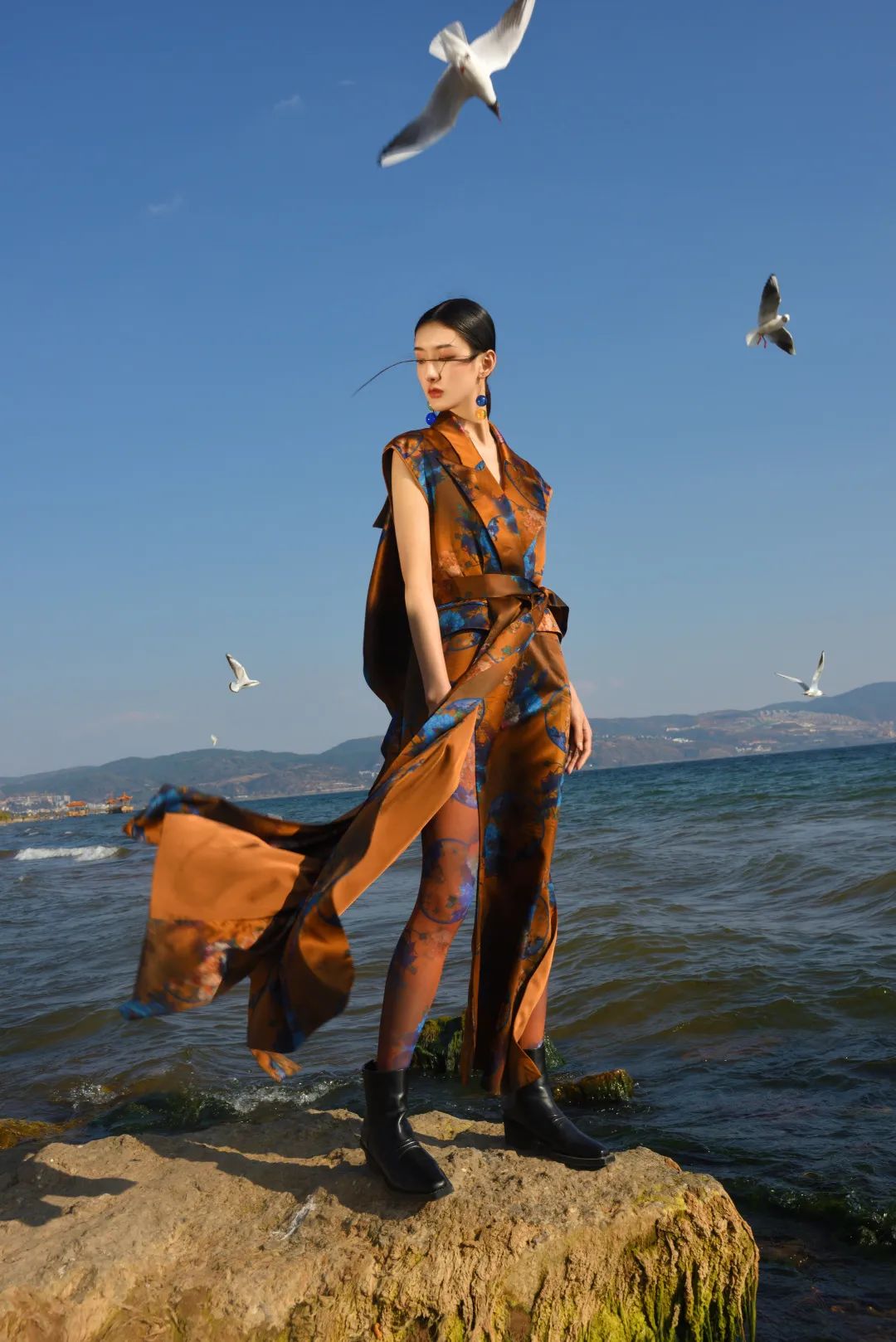 素白· 马乖：缱绻｜SS23 CFW 预览