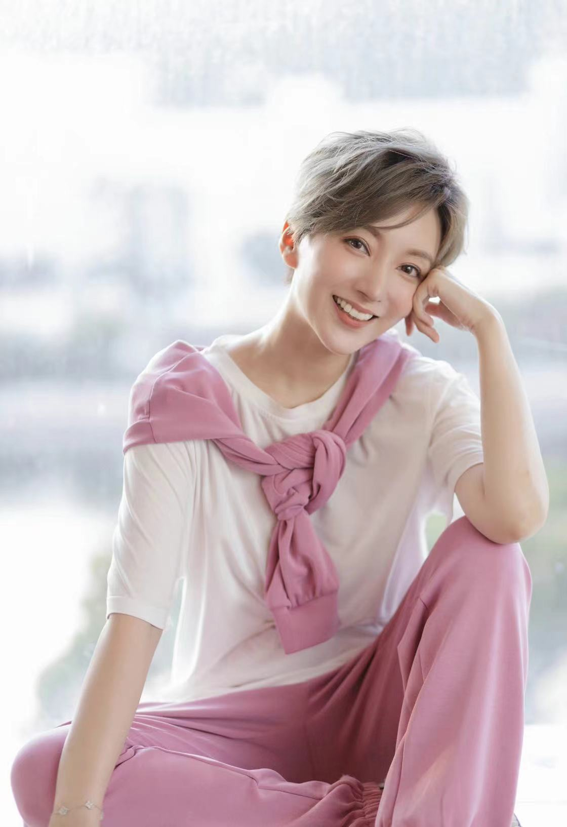 香港小姐|34岁港姐在国内秘密生子!老公是内地知名导演,彼此认识20多年