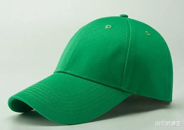 |老公沉迷钓鱼不顾家,为了纠正这坏习惯,新婚妻子送了他一顶帽子