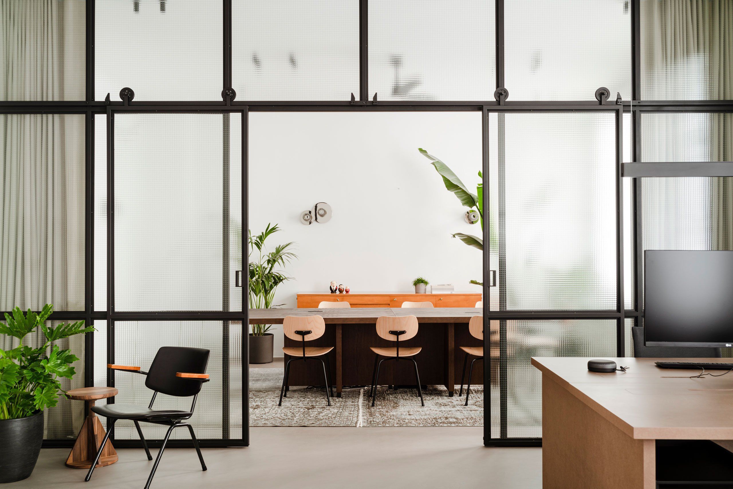 办公室|狸办公案例精选 | 波兰PZN办公室 科技与复古的完美融合