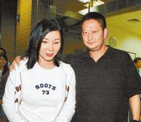 陈美凤|“亿万富婆”陈美凤：66岁身边仍追求者不断，现男友比她小30岁