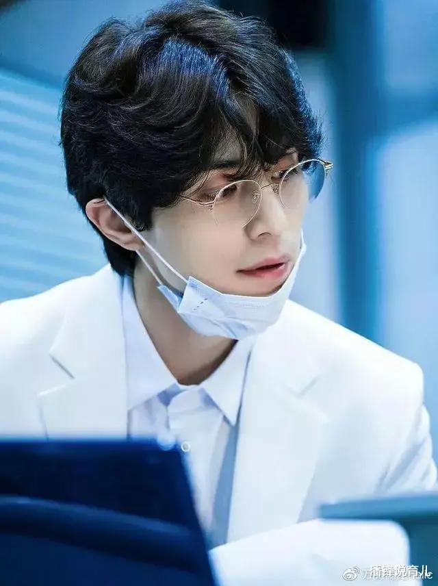 郑伊健|三十年前的郑伊健，“斯文败类脸”的颜值天花板