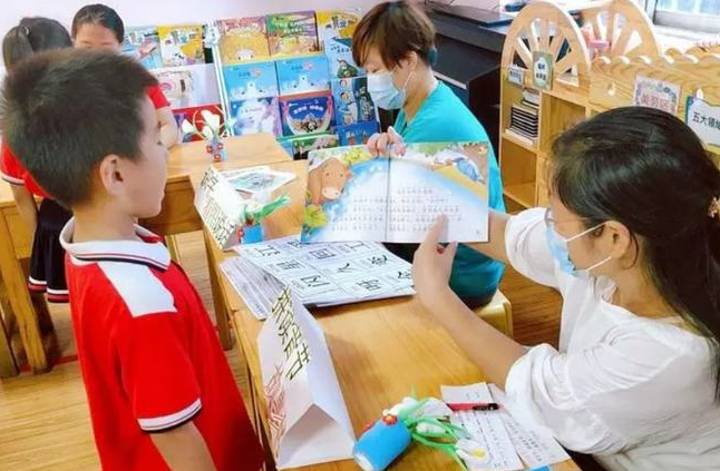 幼儿园|幼儿园学生“15页简历”火了，家长看后倍感心酸，直言不配生孩子