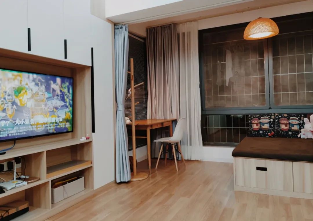 42㎡小户型公寓变两房,满墙储物柜,开放式厨房,实用还不拥挤