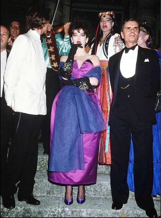 阿佳妮|19岁打破奥斯卡记录，26岁美到全球封禁，如今却被嘲全脸崩塌