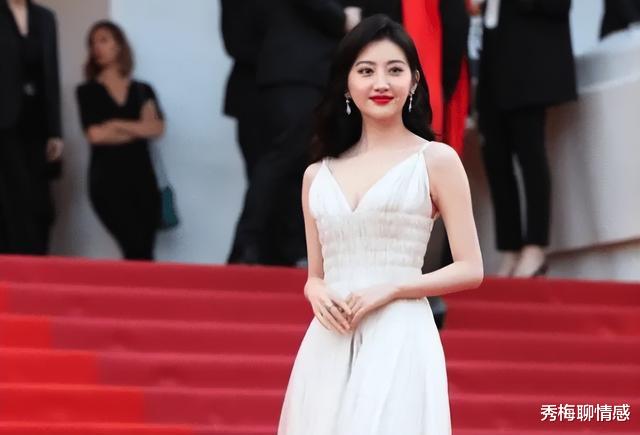 许晴|9位女神穿吊带裙对比，殷桃美到犯规，许晴令人着迷