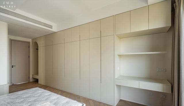 6“小黑屋”衣帽间，让一部分给主卧，还多个4储藏间专门囤货！