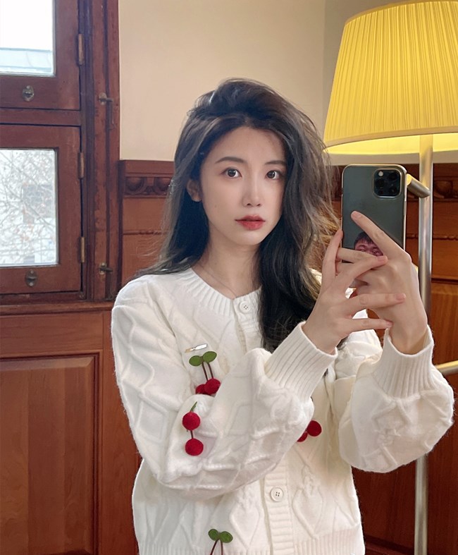 王能能|王能能罗拉首次回应50W报价传闻，自称从不买热搜！霸道护妻好甜