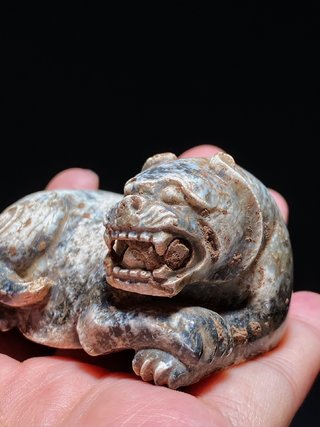 玉雕|汉 和田玉 鸡骨白 玉虎 卧虎 摆件 把件