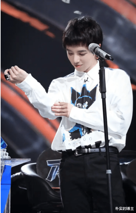 华晨宇|华晨宇被万人嘲笑?殊不知他是矿产集团公子哥,一年收入超过10亿