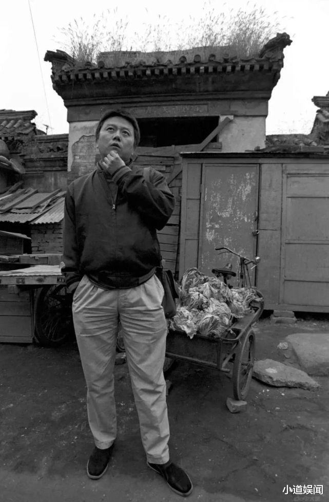 王朔|“朔爷”与姜文芒克聚餐，鬓发斑白，五官变慈祥！多张近照曝光！