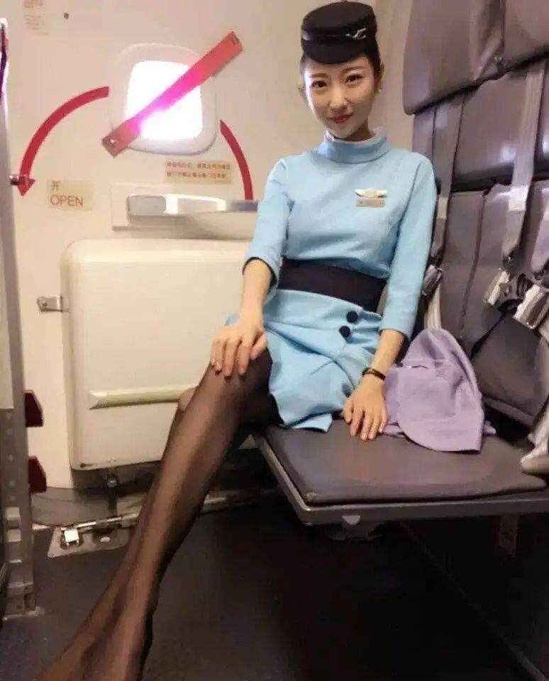 飞机上你不知道的秘密:空姐必须穿丝袜,禁止自带饮用水,粪便“空投”了
