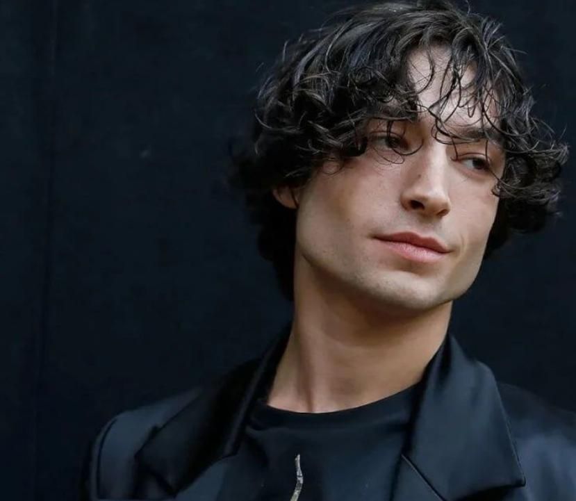 米勒|《闪电侠》形象崩坏电影恐腰斩！米勒遭爆经营邪教