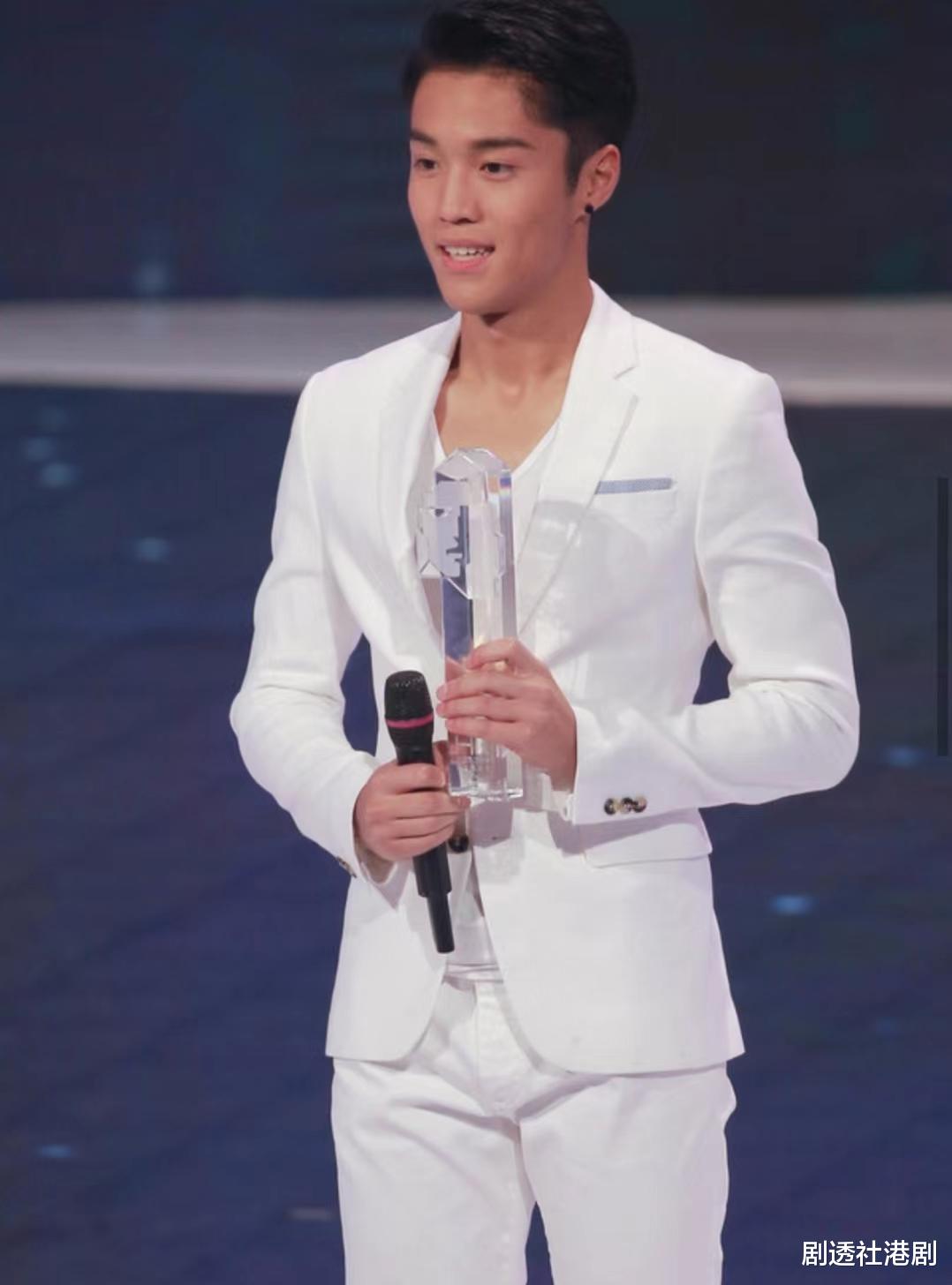 整容|鼻梁二度发育！TVB力捧小生曾现伤疤被质疑整容，早年鼻子比较扁塌