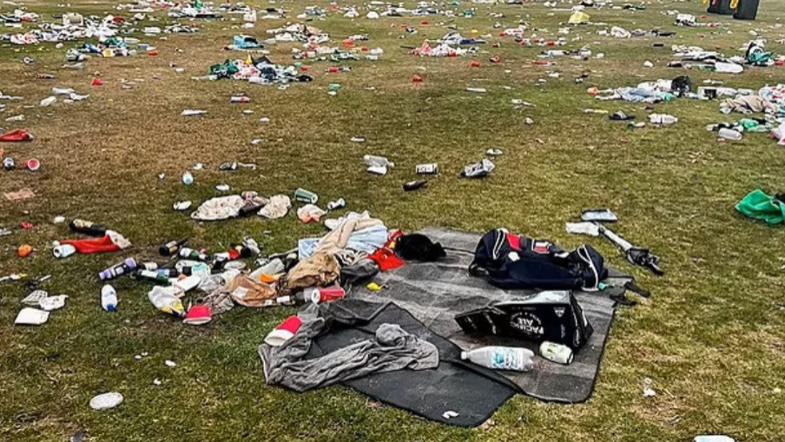 圣诞狂欢后悉尼绝美海滩成\垃圾场\：名牌鞋、软毒品散落一地