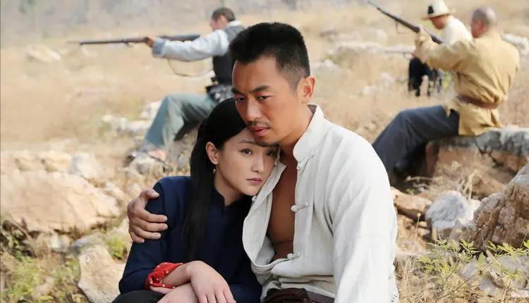 余占鳌|《红高粱》:长大后才懂,余占鳌3骂九儿嫌贫爱富,不过是不满足