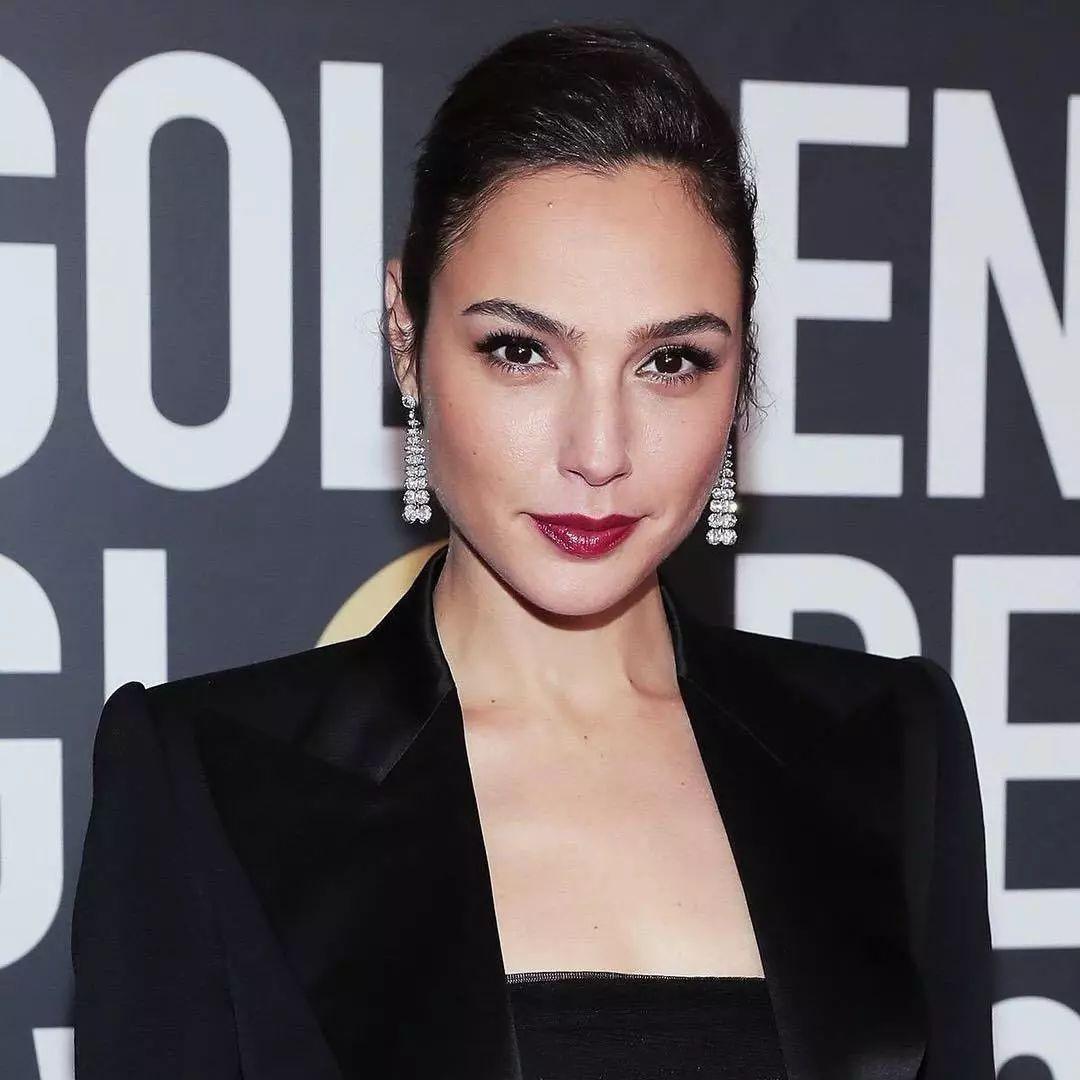 神奇女侠|“神奇女侠”盖尔加朵:10亿少男的梦想,却被骂是毫无演技的花瓶