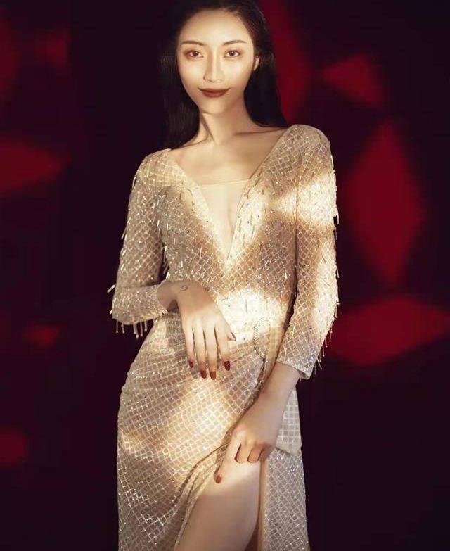 超模|29岁超模冠军身家过亿，未婚去泰国买精生三个混血宝宝，有错吗？