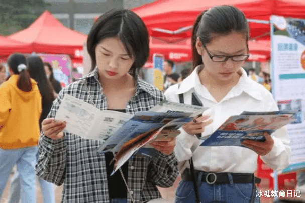 大学生|疫情之下涌现出一批新职业，工作时间相对自由，薪资远超铁饭碗