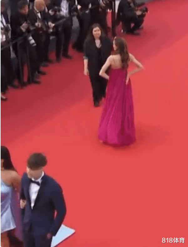 谷爱凌|可爱! 谷爱凌红色吊带长裙戛纳电影节走红毯, 魔力转圈圈引摄影师狂拍
