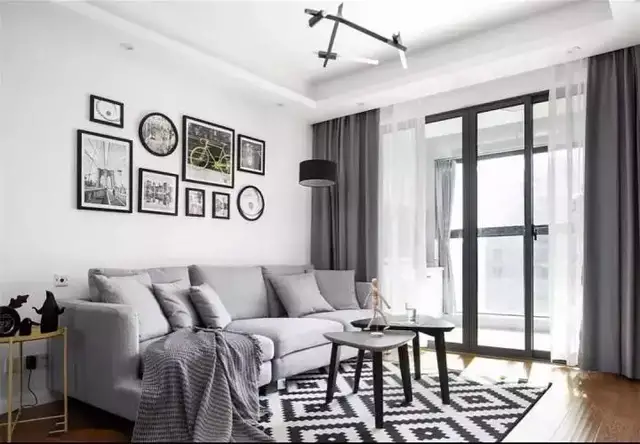 客厅连着阳台，你们喜欢把窗帘，装在哪里呢？