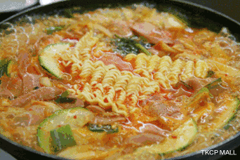 张小泉|钟薛高烧不化，张小泉不拍蒜，白象现混色面饼，国货到底惹谁了？