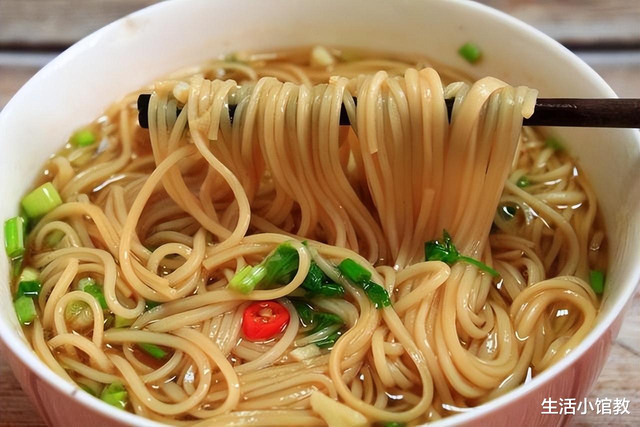 瓜子 春季减肥少碰“瓜子”？想要腰上少长肉，4种主食少吃为好