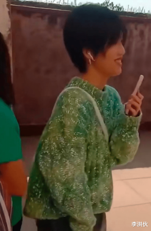 中国好声音|《好声音》冠军梁玉莹衣锦还乡，村民举办欢迎仪式，父亲一脸骄傲