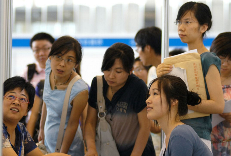 大学生|大学生就业时，选择“校招还是社招”？211学姐一语道破玄机